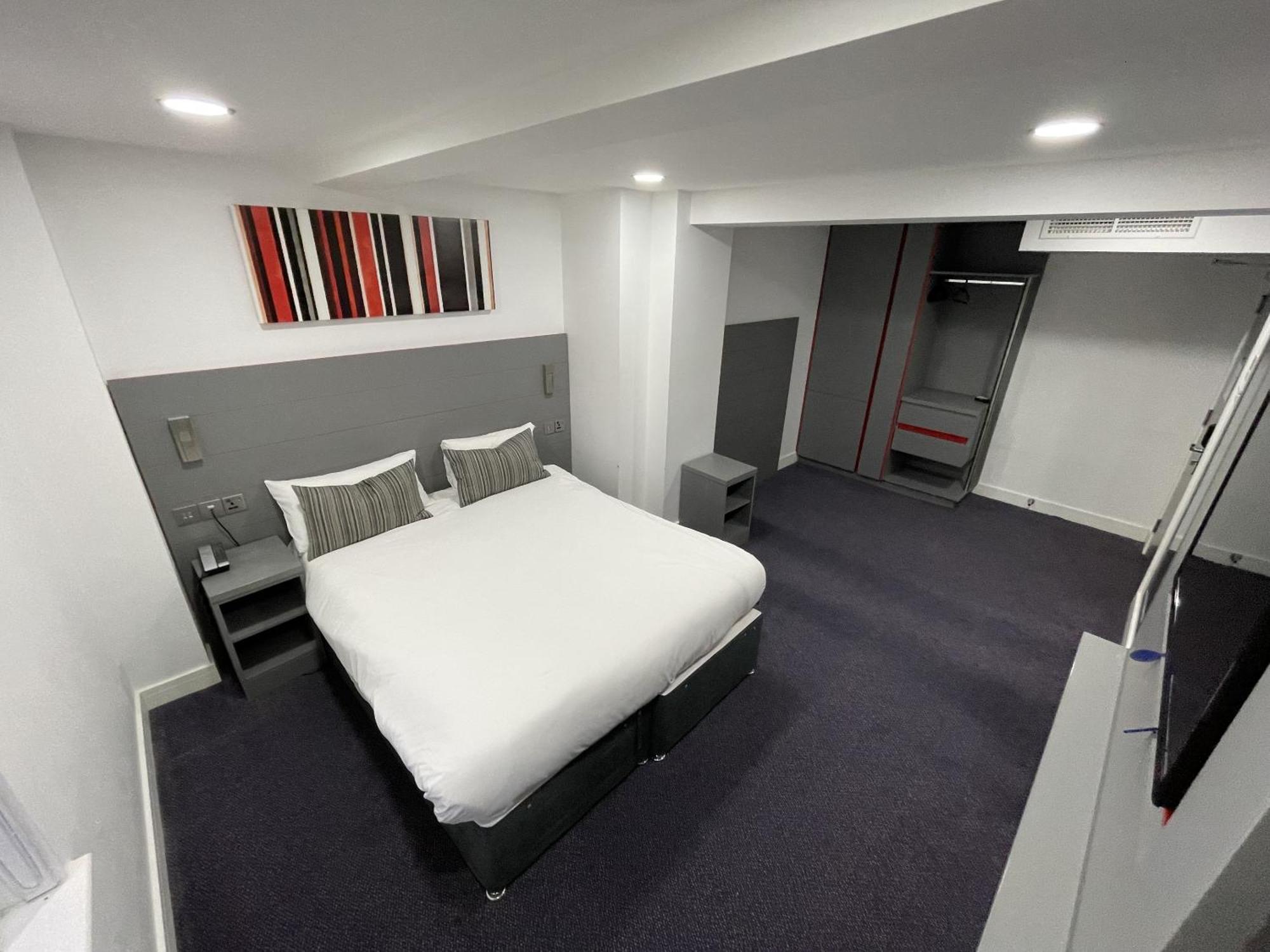 Ilford Hotel Goodmayes Экстерьер фото
