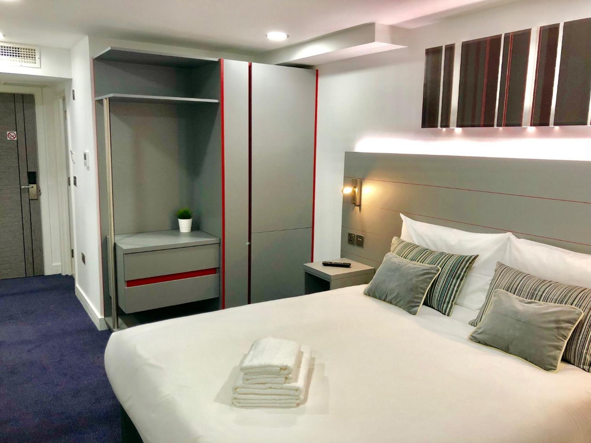 Ilford Hotel Goodmayes Экстерьер фото
