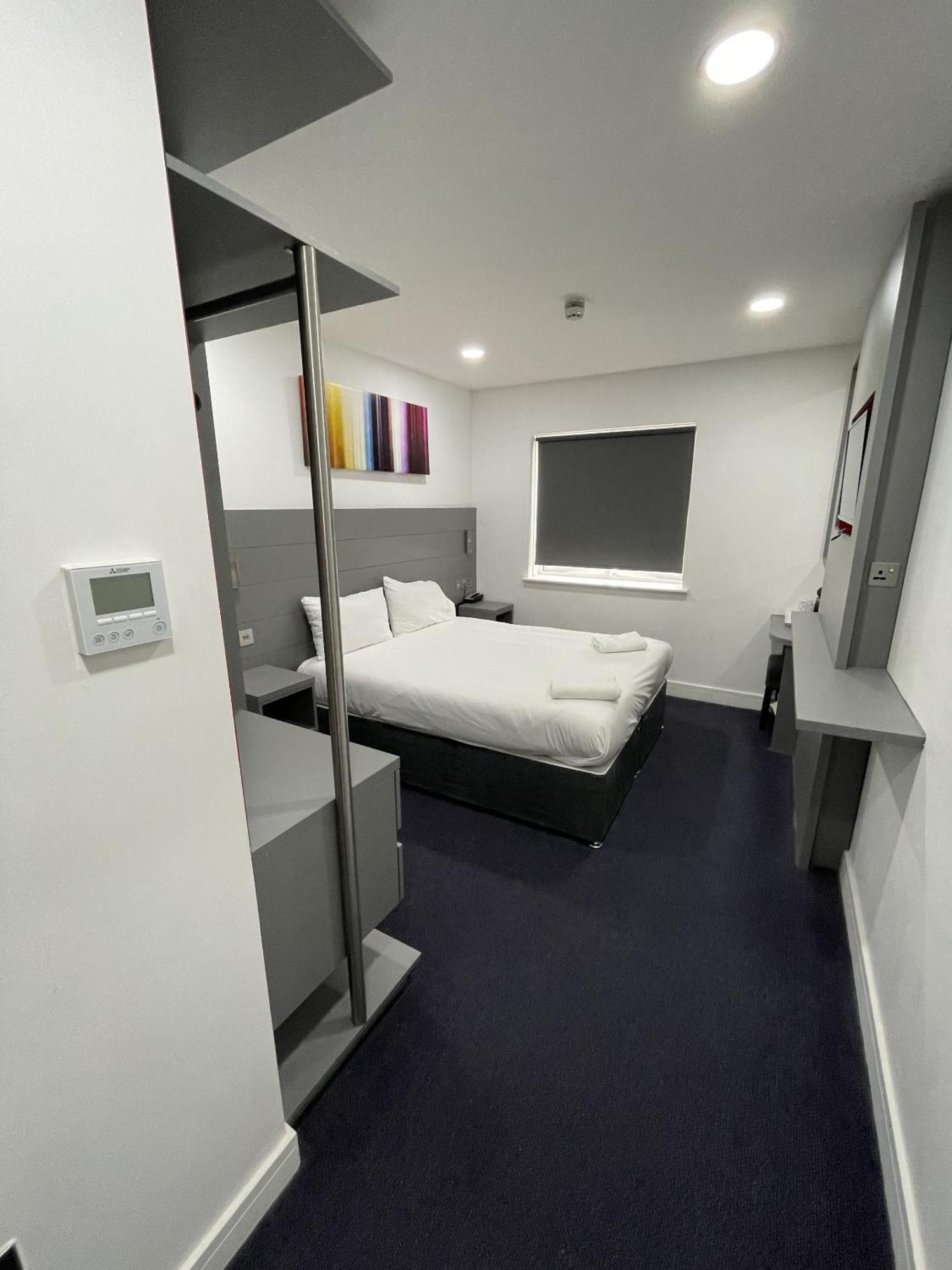 Ilford Hotel Goodmayes Экстерьер фото
